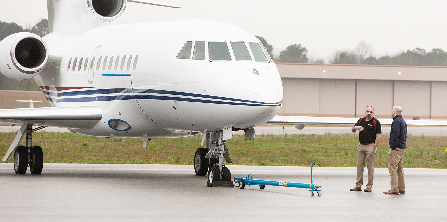 gogo sales rep with customer at aircraft