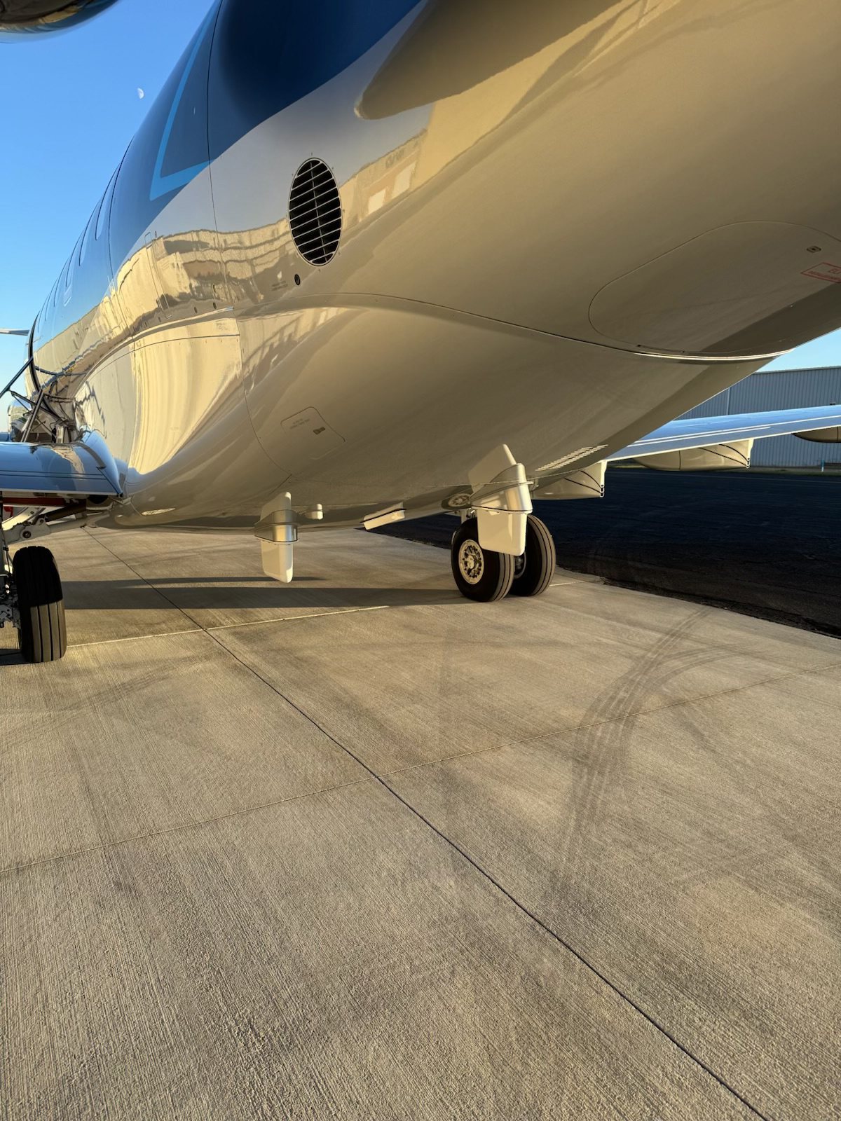 5G ATG with MB13 antennas equipped to fuselage belly 5G ATG with MB13 antennas equipped to fuselage belly